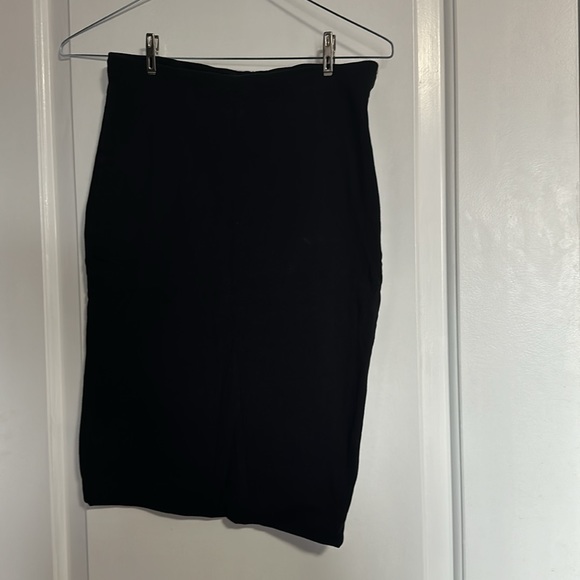 H&M black pencil skirt - 5 for $25 for items marked with ⭐️ - Picture 1 of 2